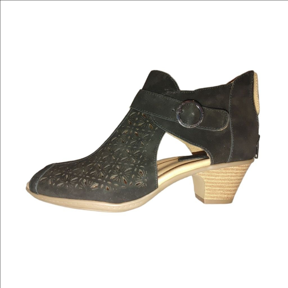 Earth Origins Kelsey Sandal Size 8B NWOT